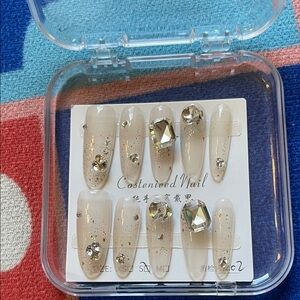 Costenreed Nail Set with Rhinestones